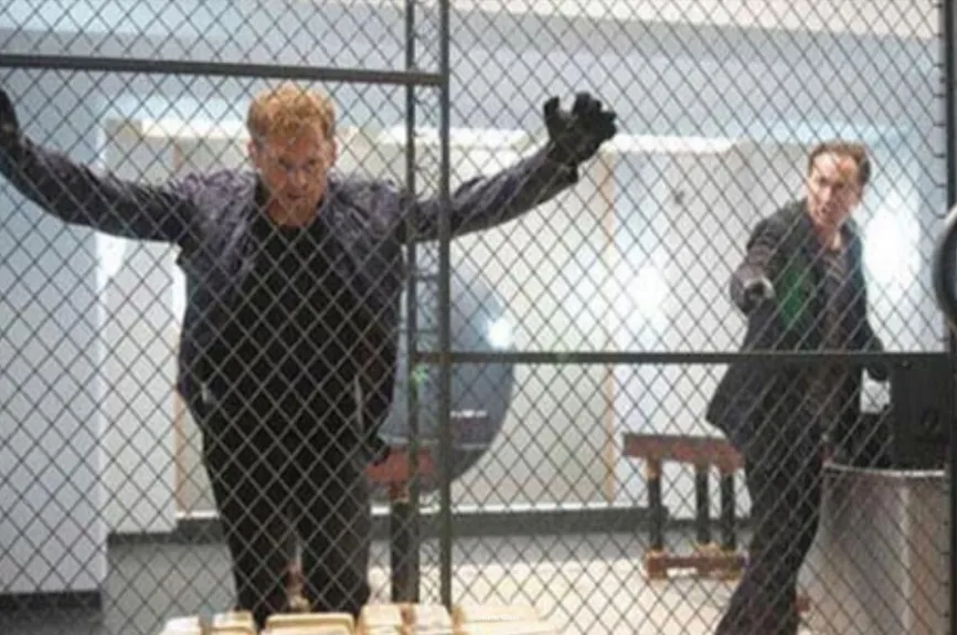 Escenas de la película 12 Horas para Vivir (Stolen) por Azteca 7.