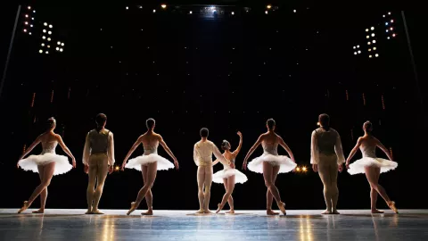 No te pierdas la clase masiva de ballet en el Zócalo impartida por Elisa Carrillo