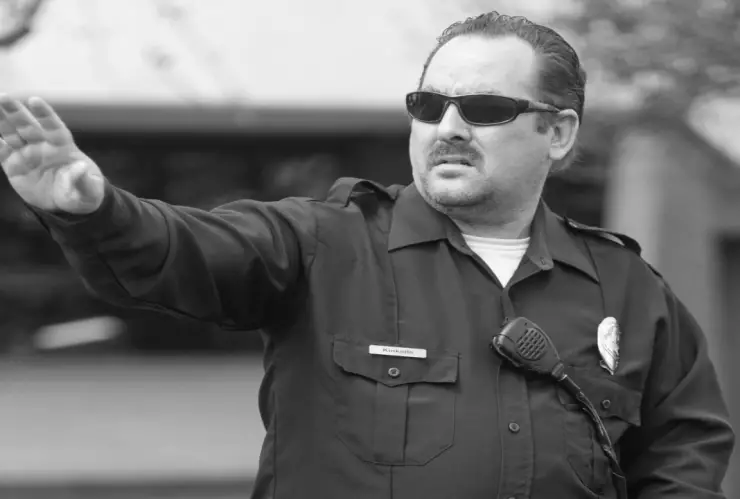 VIDEO: Hombre agredió a vigilantes por no permitirle acceso a fraccionamiento en Nuevo León