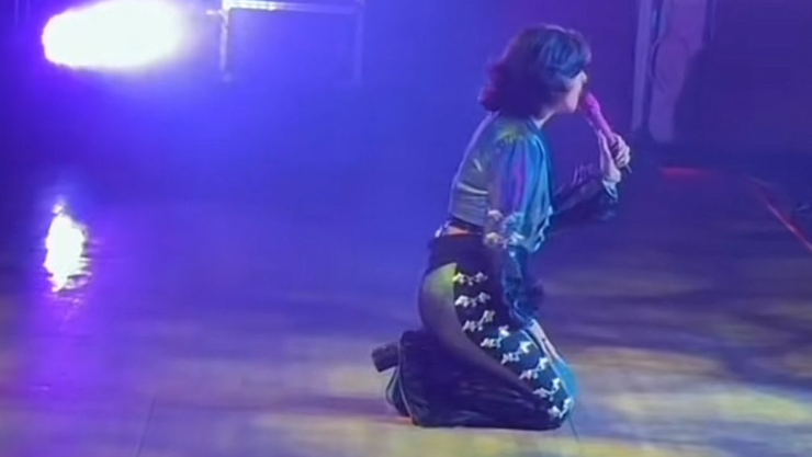 Live de Pepe Aguilar, graba a Ángela Aguilar de forma inapropiada.png