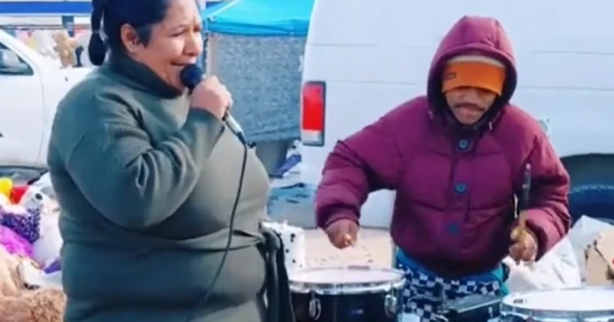 PATCH PZ 3 STELLINE RICAMATE ORO BLU CM 2 TERMOADESIVE