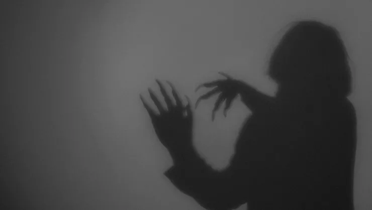 Le abrió la puerta a un demonio.jpg