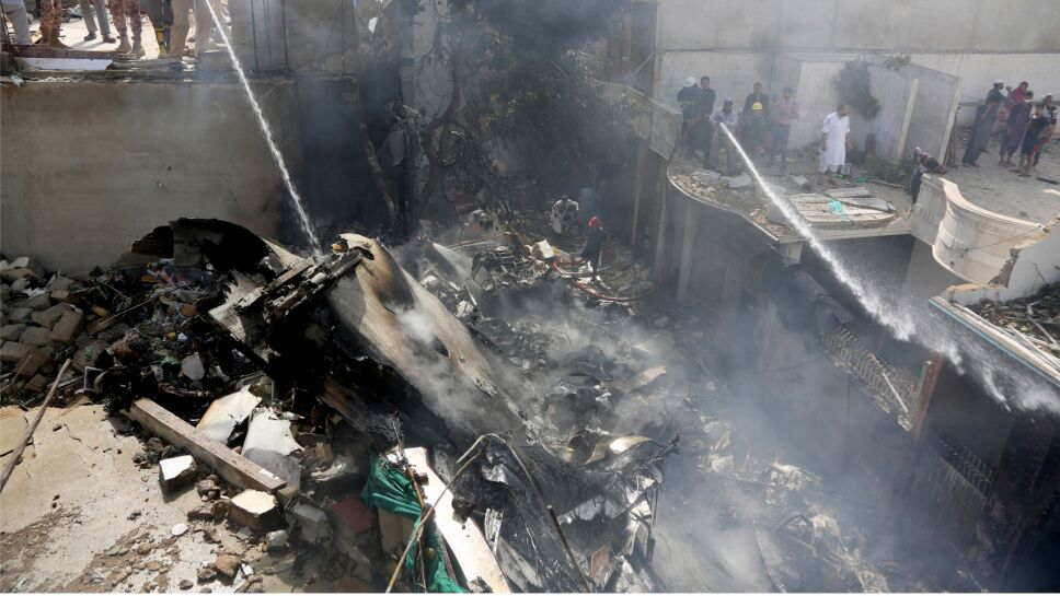 Accidente aéreo en Pakistán2.jpg