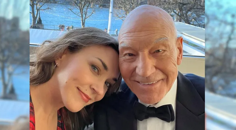 quien esa la pareja de patrick stewart.jpg