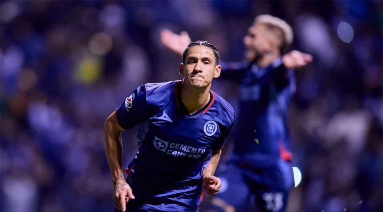 Uriel Antuna con Cruz Azul