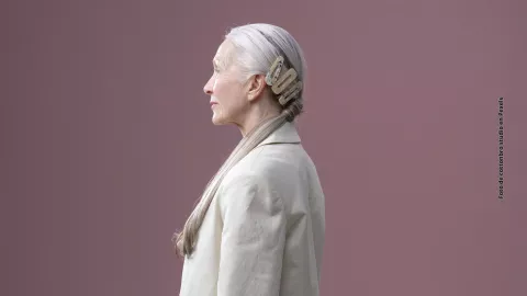 ¡Dale luz a las canas de tu cabello con este accesorio!