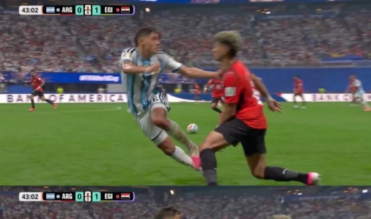 Jugada Argentina tarjeta roja Egipto
