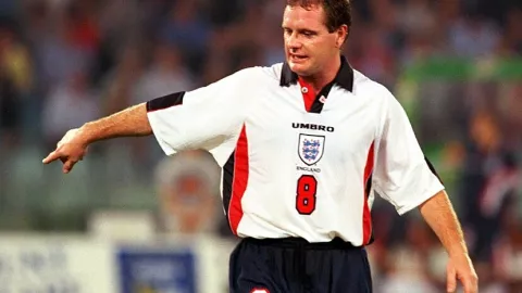 Uno de los futbolistas que mejor evidencian la caída de un ídolo. 