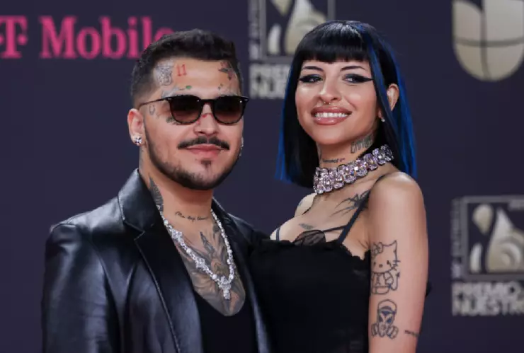 El cantante Christian Nodal confirmó que será papá a lado de Cazzu, quien está embarazada.