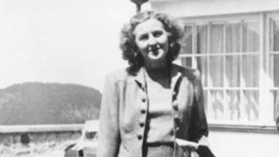 Eva Baun.jpg