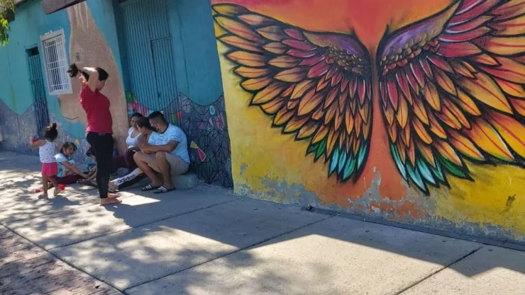 Albergues en Tijuana no cuentan con espacios suficientes.