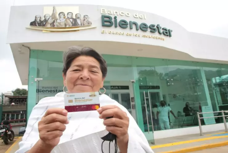 El bloqueo de la tarjeta Bienestar, tras robo o extravío, permitirá que adultos mayores o personas discapacitadas no pierdan parte de su depósito de 6 mil y 3 mil 100 pesos, respectivamente