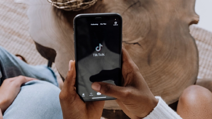 Italia bloquea Tik Tok tras la muerte de una niña de 10 años 