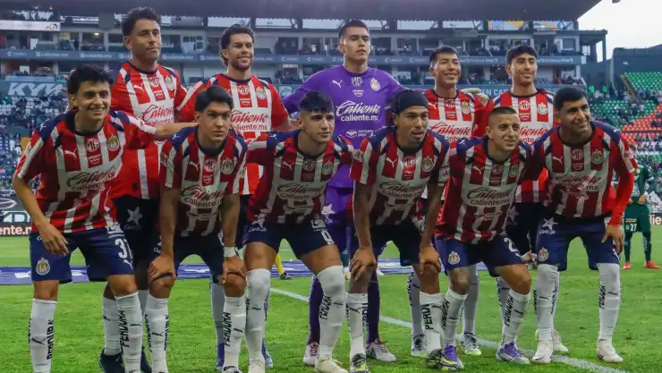 Chivas vs Atlético San Luis en vivo alineaciones del partido Apertura 2025