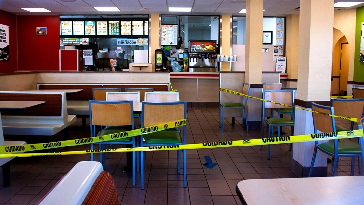 Un local de comida rápida cerrado en California