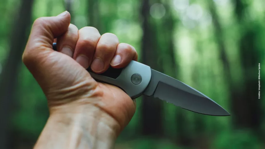 Tras ser apuñalado por un indigente, estrella del deporte muere.