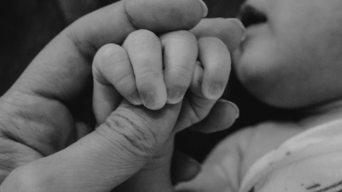 Abandonan a bebé en una iglesia del Estado de México_ Lo llamaron Jesús y así fue su rescate.webp