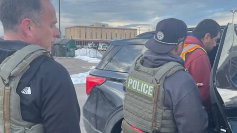El arresto de un inmigrante ilegal por parte del ICE
