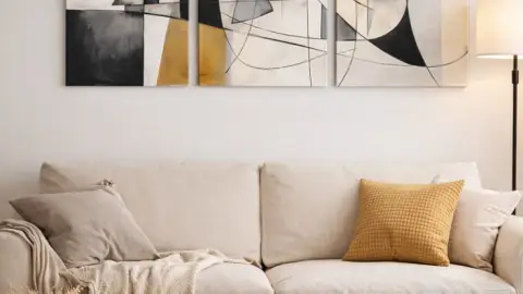 8 ideas para decorar tu sala o cuarto con grupos de cuadros: “Poner muchos sin orden es peor”