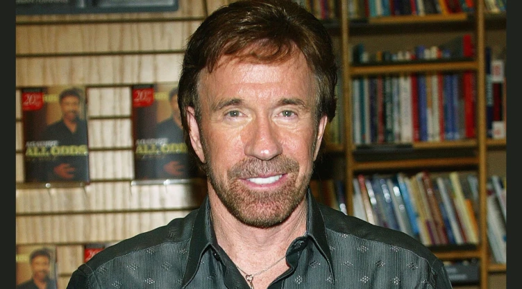 ÚLTIMA HORA Chuck Norris es hospitalizado de emergencia en Hawái