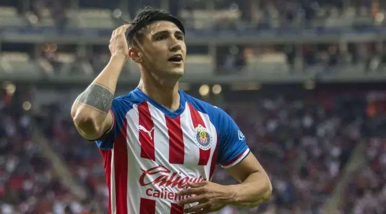 Alan Pulido asegura que ya está en Guadalajara para jugar en Chivas