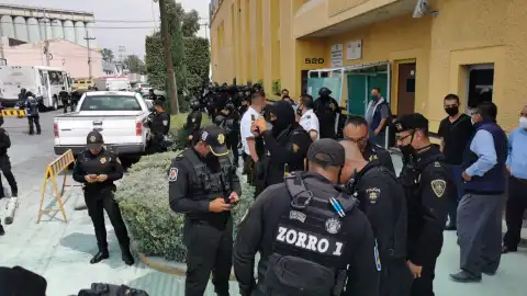 RIÑA CUSTODIOS.jpeg