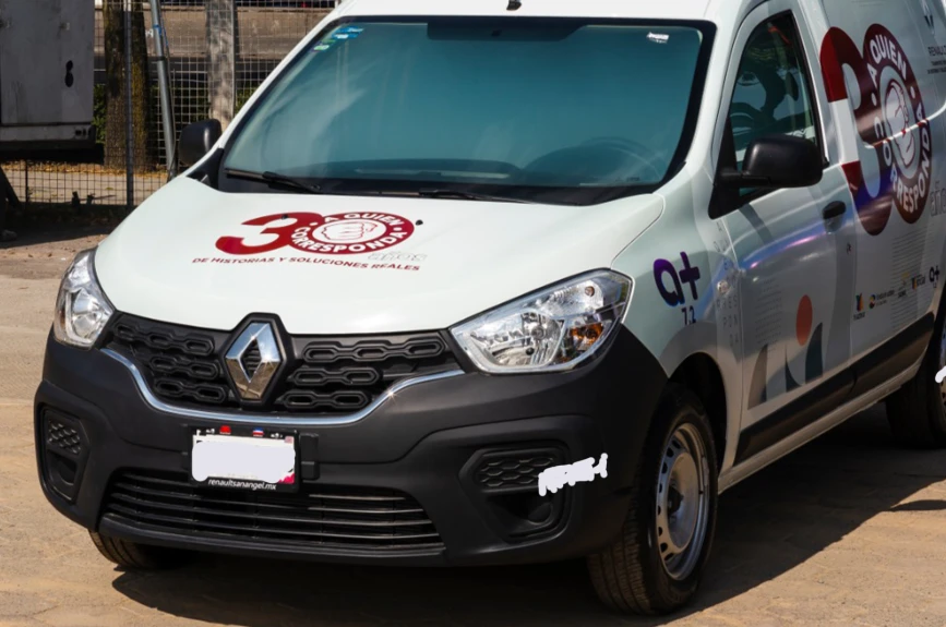 RENAULT. EL TRANSPORTE OFICIAL DE MILLONES DE SONRISAS