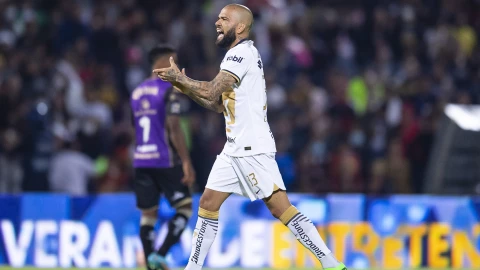 Así fue el debut de Dani Alves con los Pumas