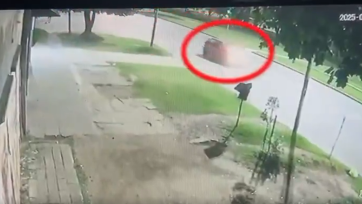_Kim Gómez, de 7 años, murió el martes 25 de febrero al ser arrastrada por un auto robado en Argentina.png