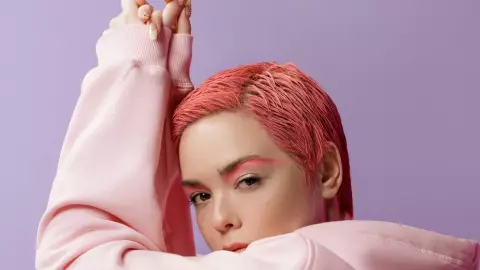 maquillaje cejas rosas.jpg