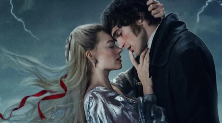 Margot Robbie y Jacob Elordi en Cumbres Borrascosas