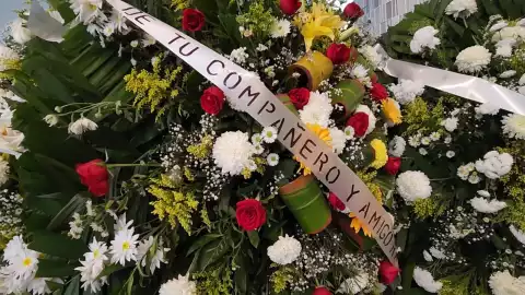 FLORES PARA VELORIO DE GAEL, ALEXANDER Y ANTONIO