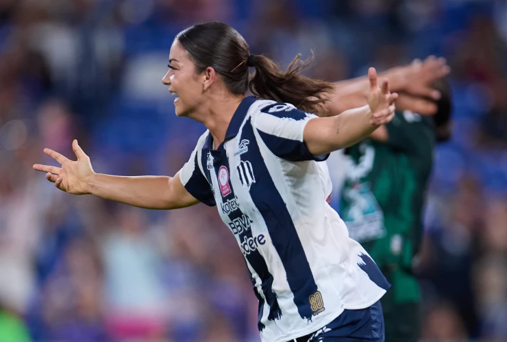 Allison Veloz con Rayadas