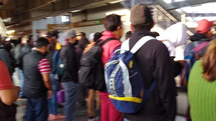 Metro CdMx retrasos 15 abril