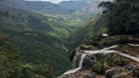 Imagen de catarata en Perú. 