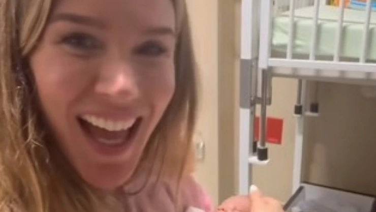 Joss Stone adoptó a un bebé con su esposo Cody DaLuz