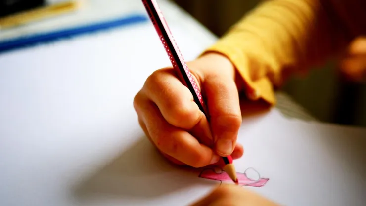 Golpeaba a su hija por no saber las tablas… investigan maltrato y abandono infantil en Jalisco