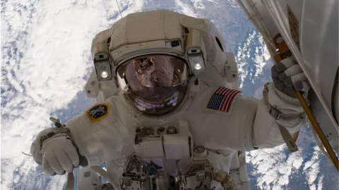 Astronauta Estados Unidos cápsula rusa 2.jpg