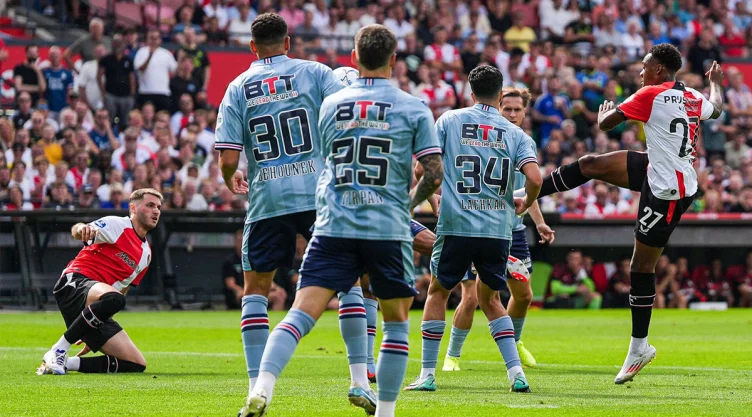 Santiago Giménez en el Feyenoord