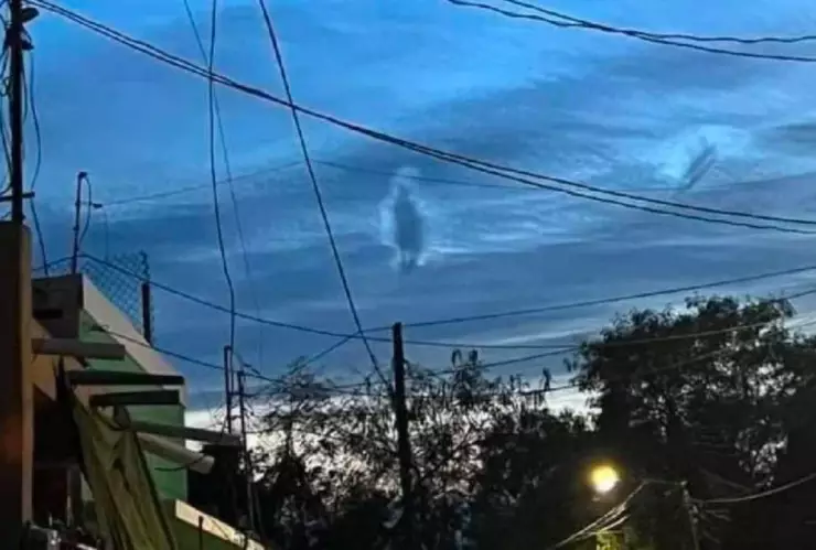 FOTOS: ¿Un demonio? Captan terrorífica figura de un jinete en el cielo