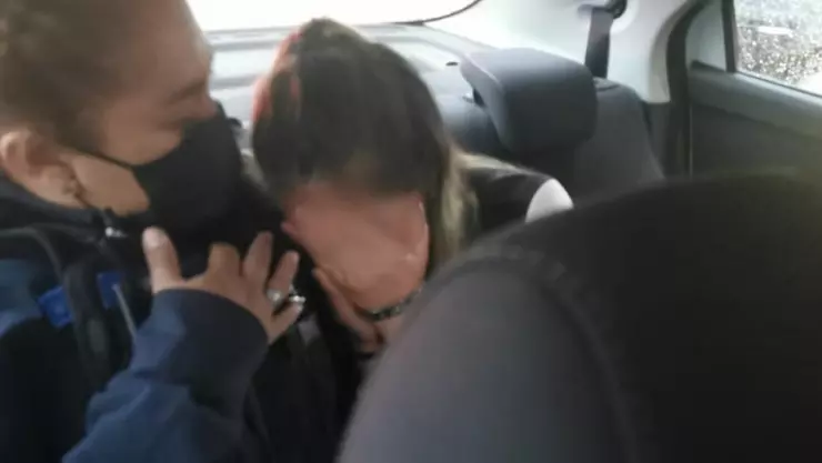 La mujer fue rescatada en una patrulla de la CDMX