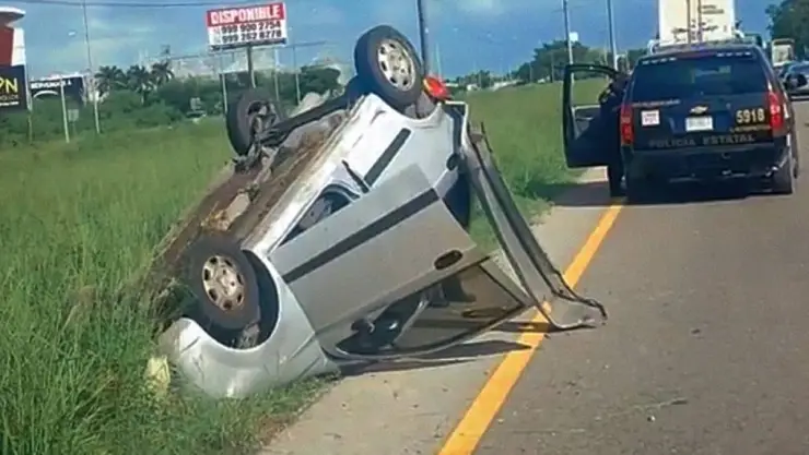 Conductor en estado de ebriedad vuelca en la Mérida-Progreso