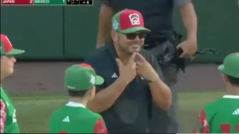 El coach Francisco Fimbres se viraliza por motivar al pitcher en la Serie Mundial de Ligas Pequeñas 2023 video.png.jpg