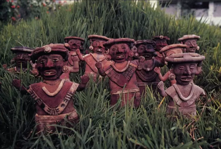 INAH mujeres Xochitécatl.jpeg