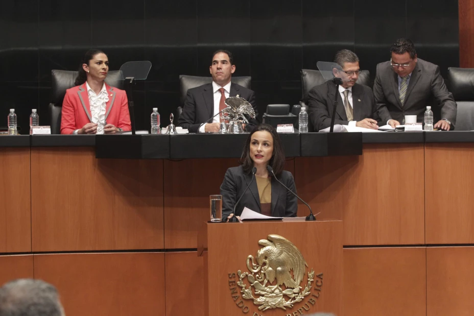 CIUDAD DE MÉXICO, 25OCTUBRE2016.- Alejandra Palacios Prieto, presidenta de la Comisión Federal de Competencia Económica, compareció en el pleno del Senado de la República.
FOTO: SENADO /CUARTOSCURO.COM