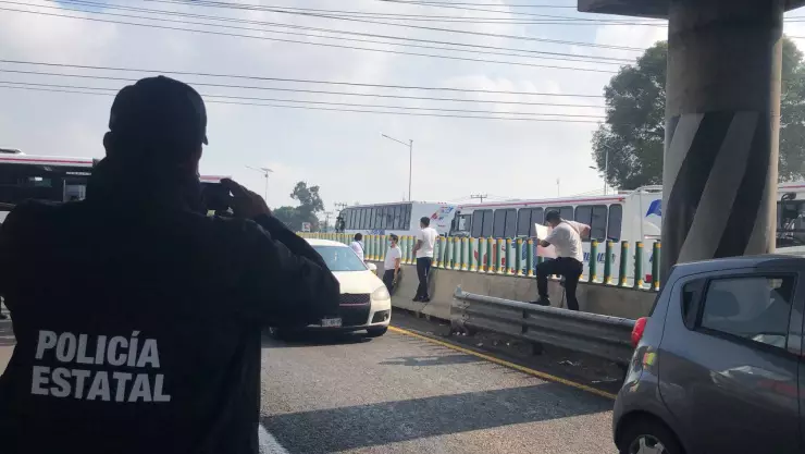 Bloqueo de transportistas del Edomex en la México-Querétaro
