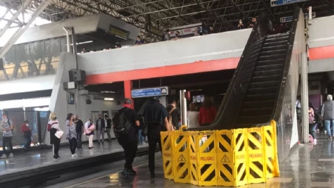VIDEO: Rescatan a mujer que cayó a vías del Metro CDMX