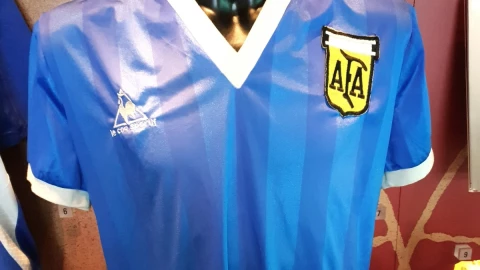 maradona playera mano de dios