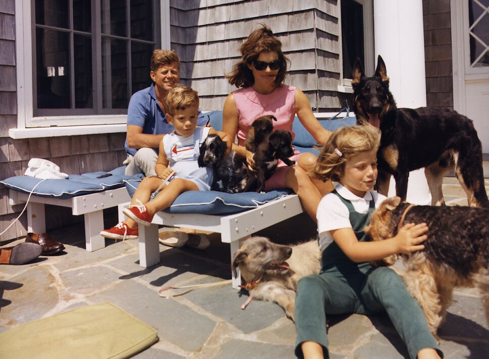 standard_Kennedy_Family_with_Dogs_During_a_Weekend_at_Hyannisport_1963-crop_1_.png