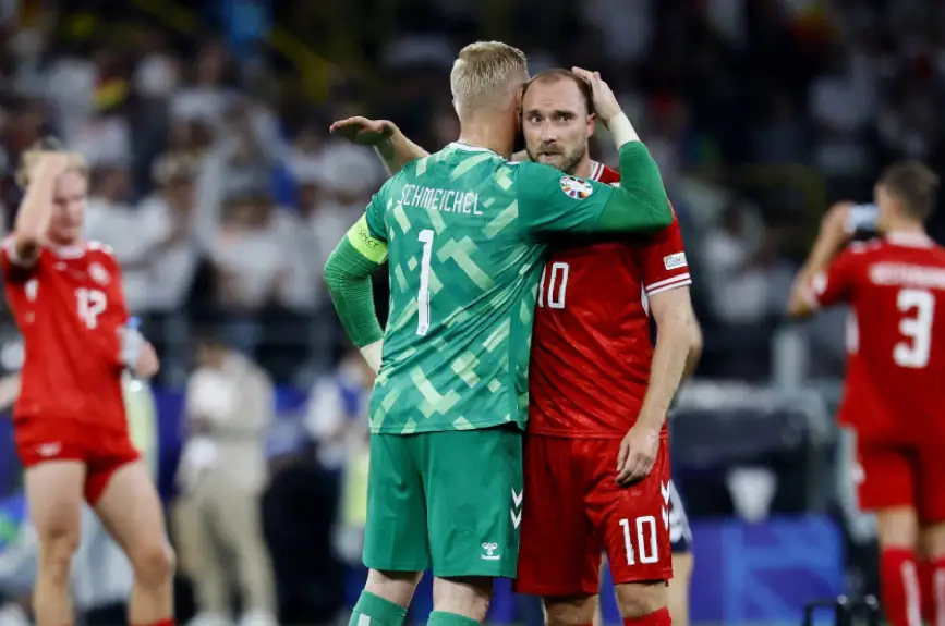 Kasper Schmeichel y Christian Eriksen.jpg